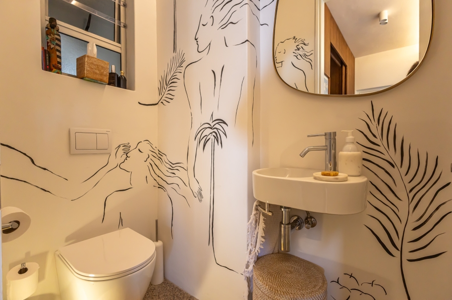 1 Bedroom Property for Sale in Sea Point Western Cape